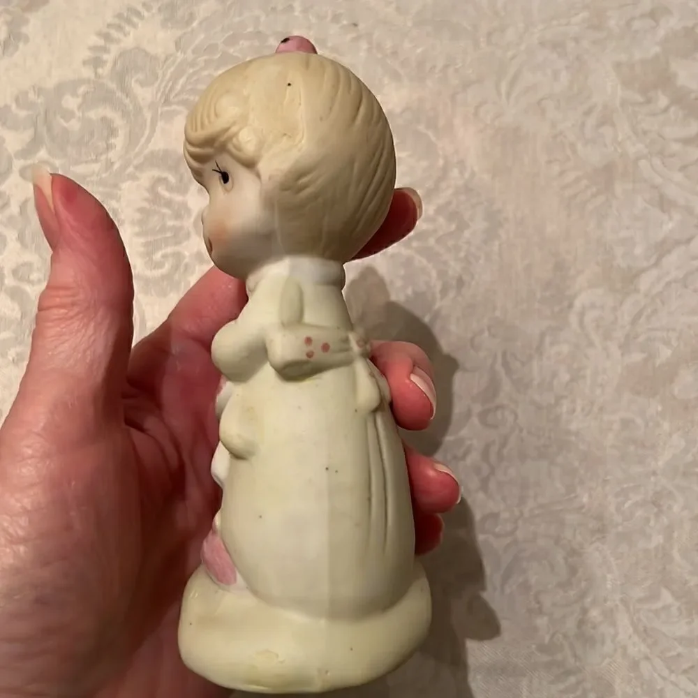 Vintage girl & boy porcelain figurines no chips cracks or discoloration EVC